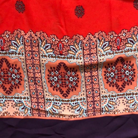 Beautiful patterned top - Picture 3 of 3